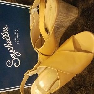 New Seychelles Vintage Wedge Sandals - Size 9.5 USA/11 Italian in Tan Leather